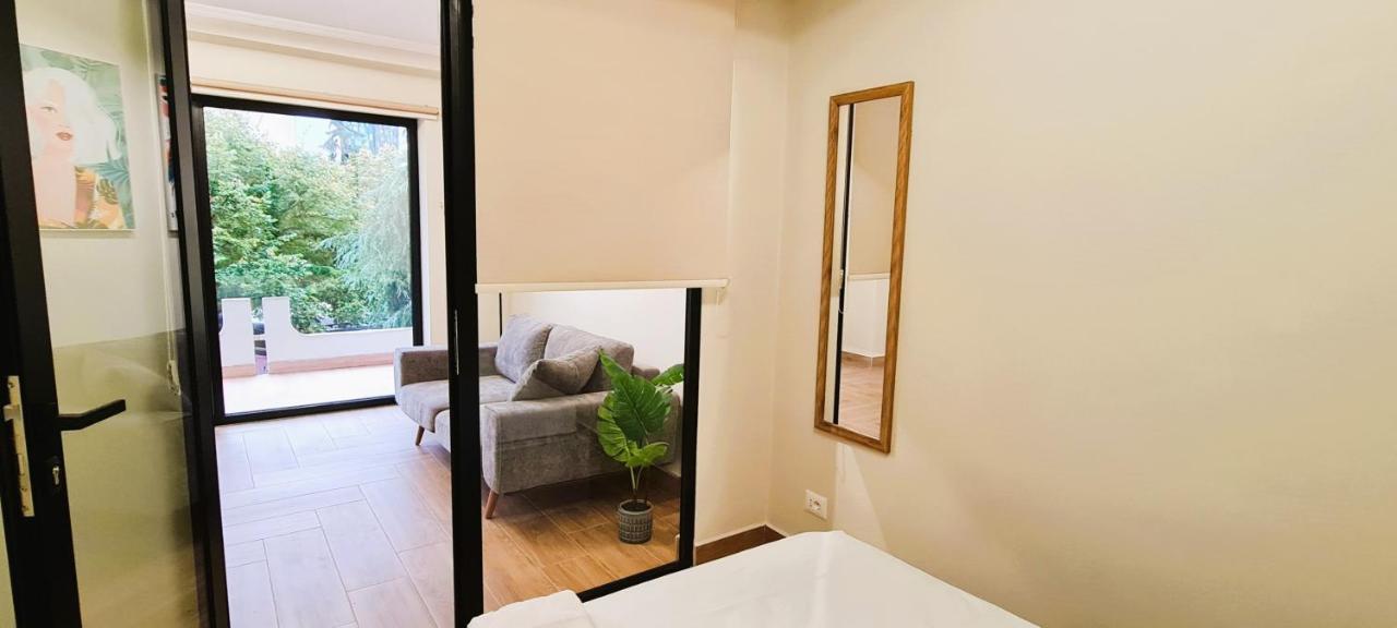2V1 - Center Apartment 1 ティラナ エクステリア 写真